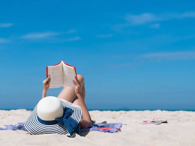 Libros para viajar sin salir de la toalla
