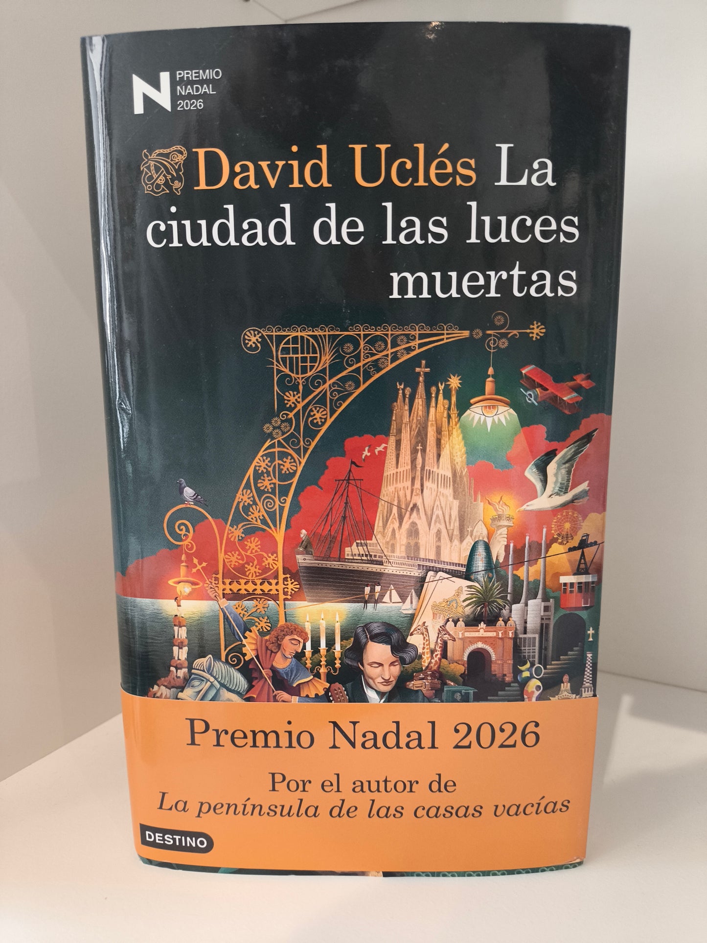 La ciudad de las luces muertas